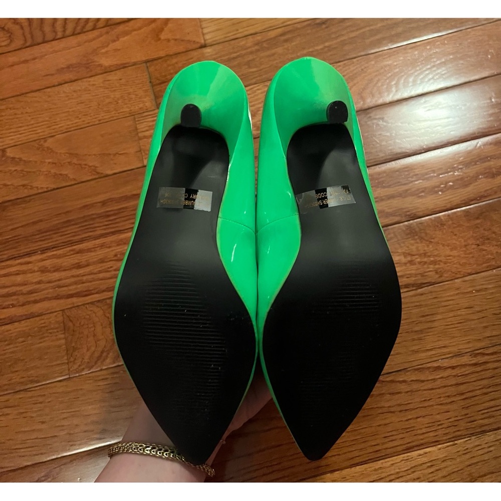 Shelly’s Neon Green Heels - Picture 5 of 9